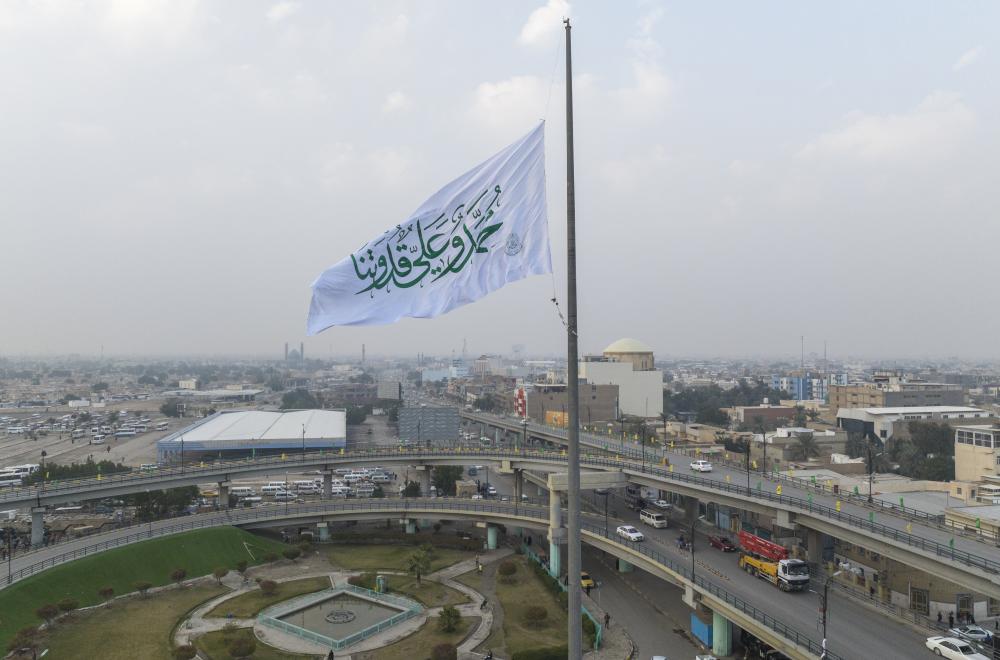 Nəcəfin mərkəzində simvolik bayraq qaldırılıb - FOTO