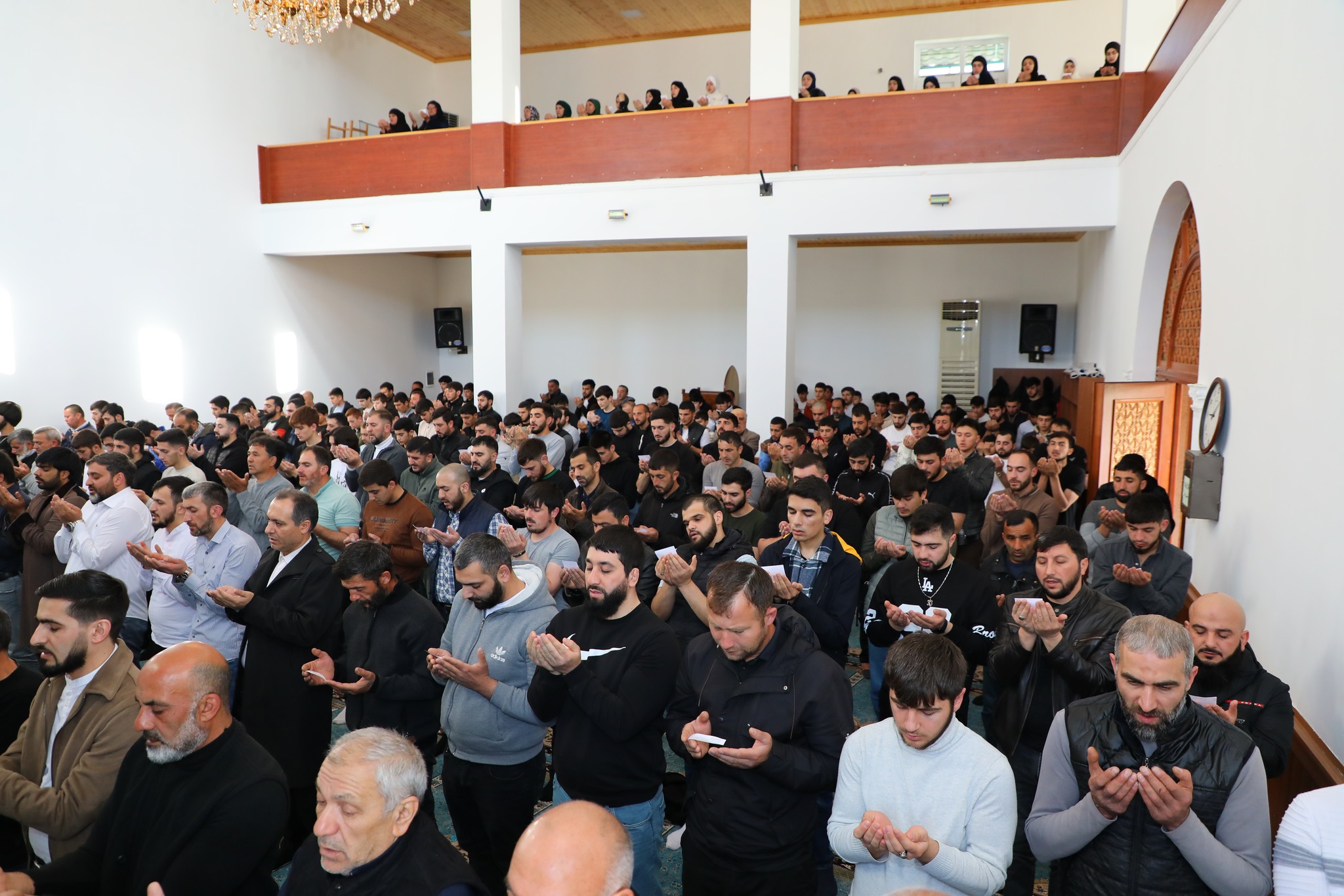 Tbilisi Əhlibeyt məscidində bayram namazı - FOTOLAR