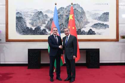 Ceyhun Bayramov çinli həmkarı ilə beynəlxalq prosesləri müzakirə edib