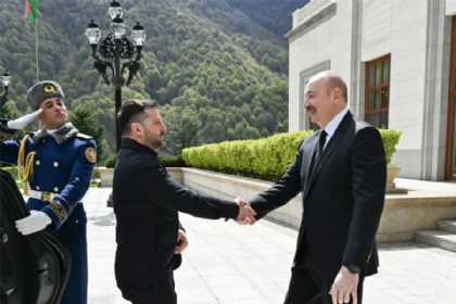 Zelenski Azərbaycana səfərə gəlib
