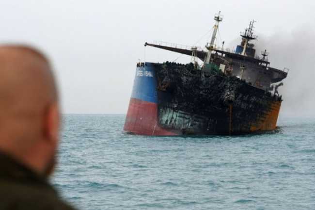 Füceyra sahillərində BƏƏ-nin neft tankeri vuruldu