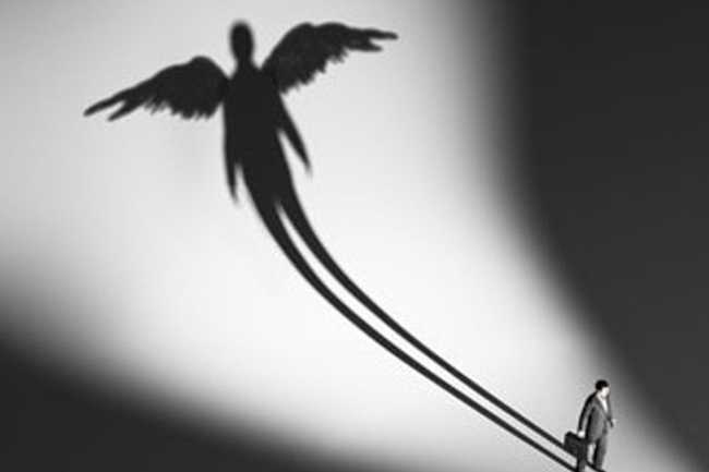 İnsan mələkdən üstündürmü?