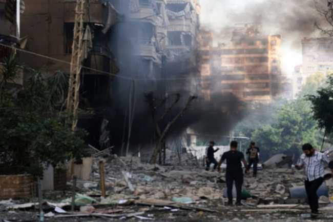 İsrail Livanda mülki şəxsləri hədəf almağa davam edir