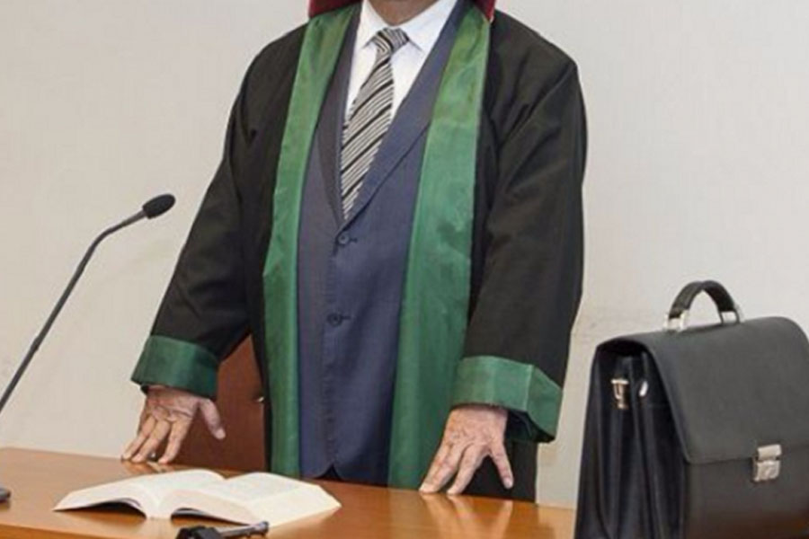 Azərbaycanda vəkillərin sayı açıqlanıb