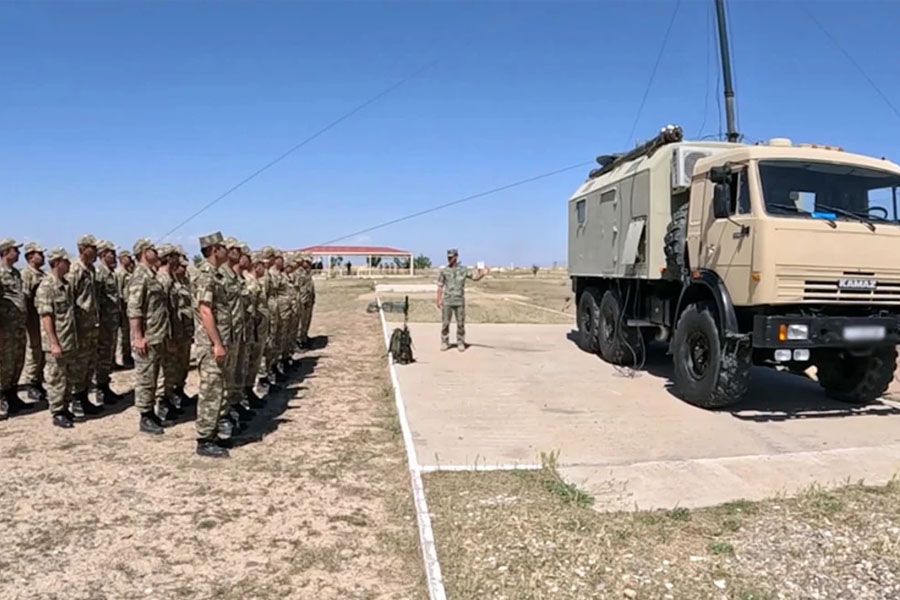 Hərbi vəzifəlilər təlim toplanışında praktiki atış çalışmaları icra ediblər