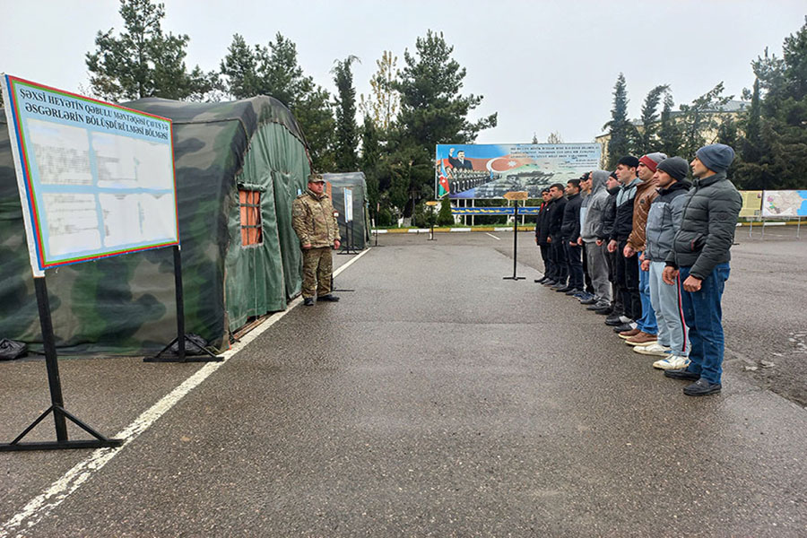 Hərbi vəzifəlilərin təlim toplanışı keçirilir