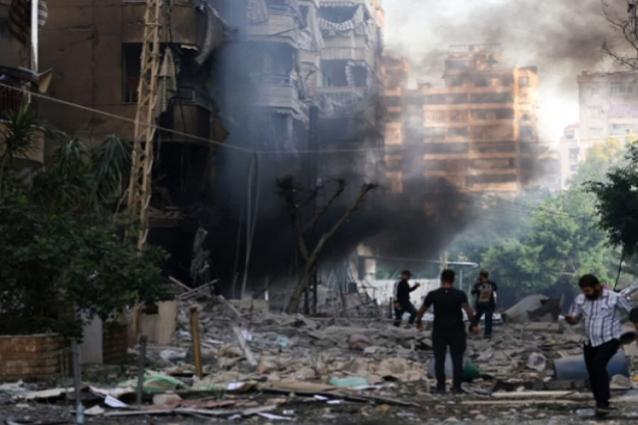 İsrail Livanda mülki şəxsləri hədəf almağa davam edir