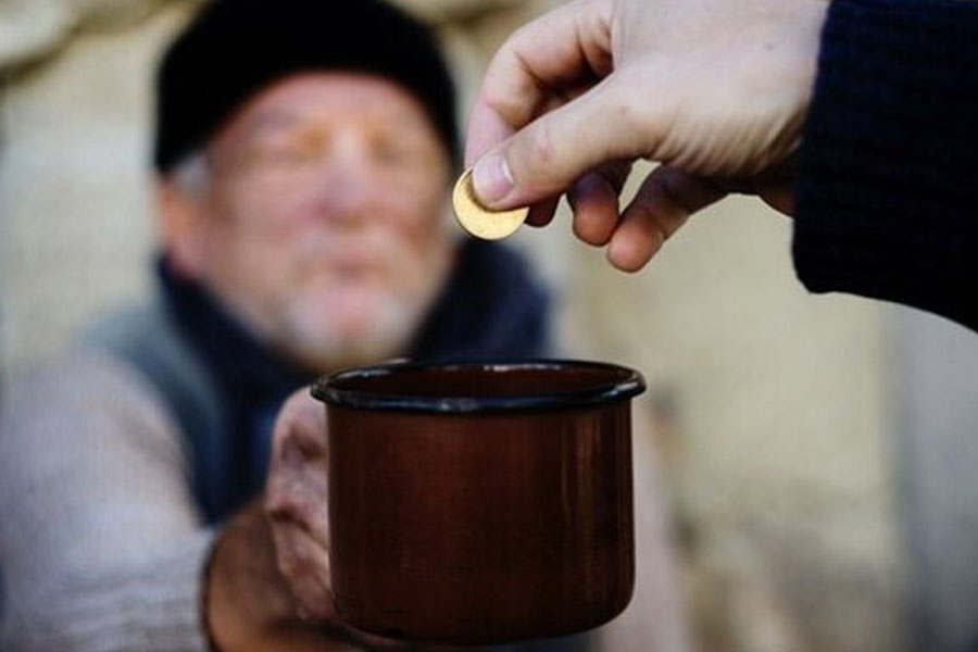 Qapımıza gələn yoxsullarla necə rəftar etməliyik?