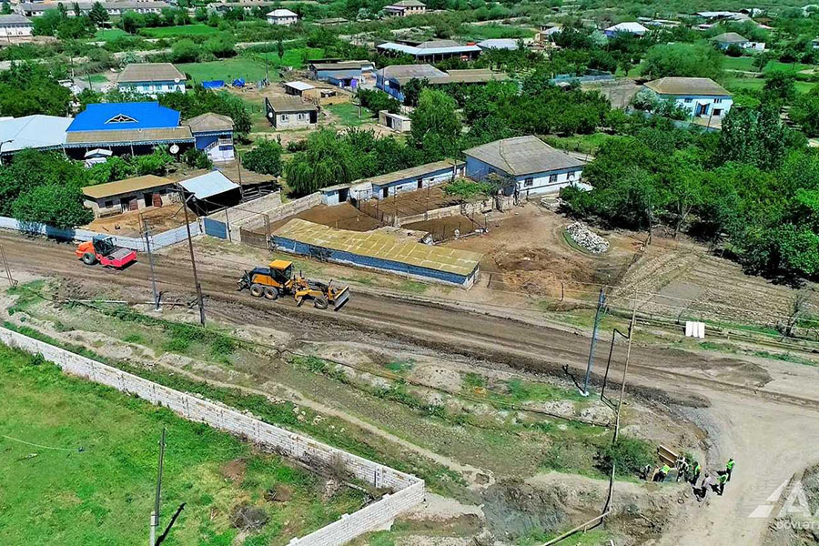 Salyanda 16 min əhalinin istifadə etdiyi yollar yenidən qurulur