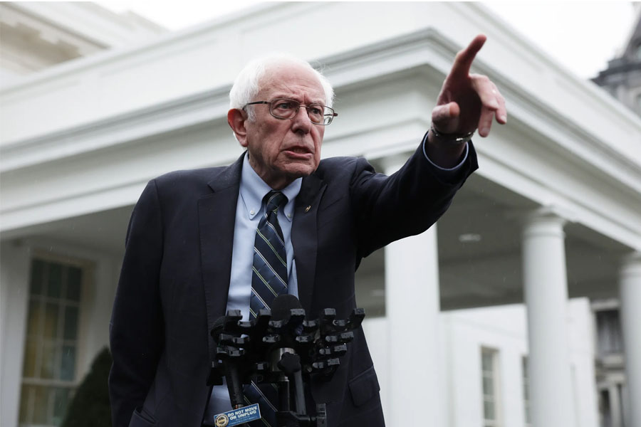 Sanders: İranla müharibə ABŞ-a 1 trilyon dollara başa gələcək