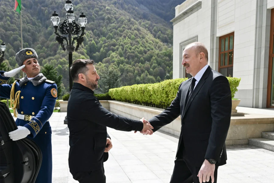 Zelenski Azərbaycana səfərə gəlib