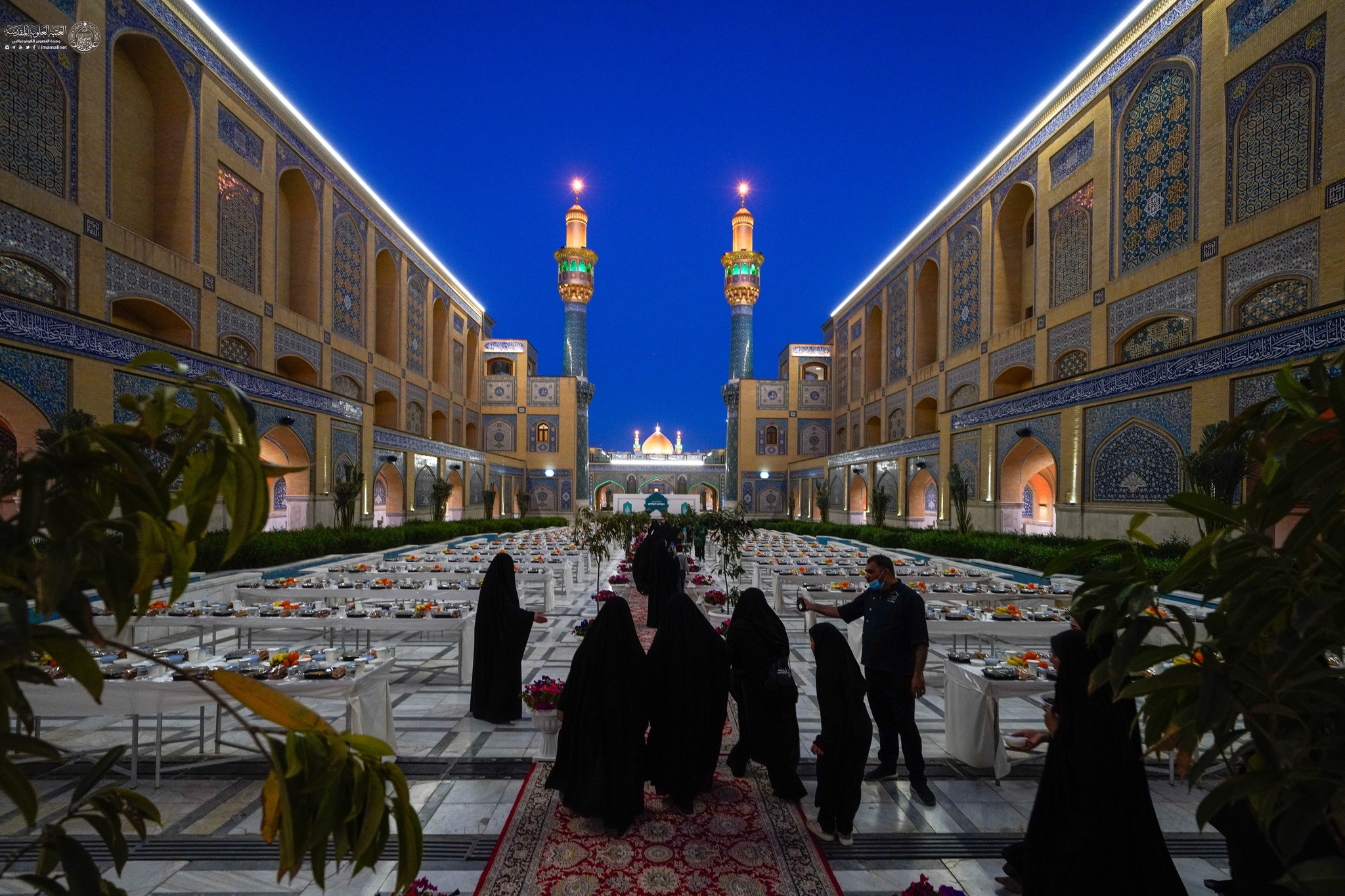 İmam Əli (ə) Ziyarətgahında iftar