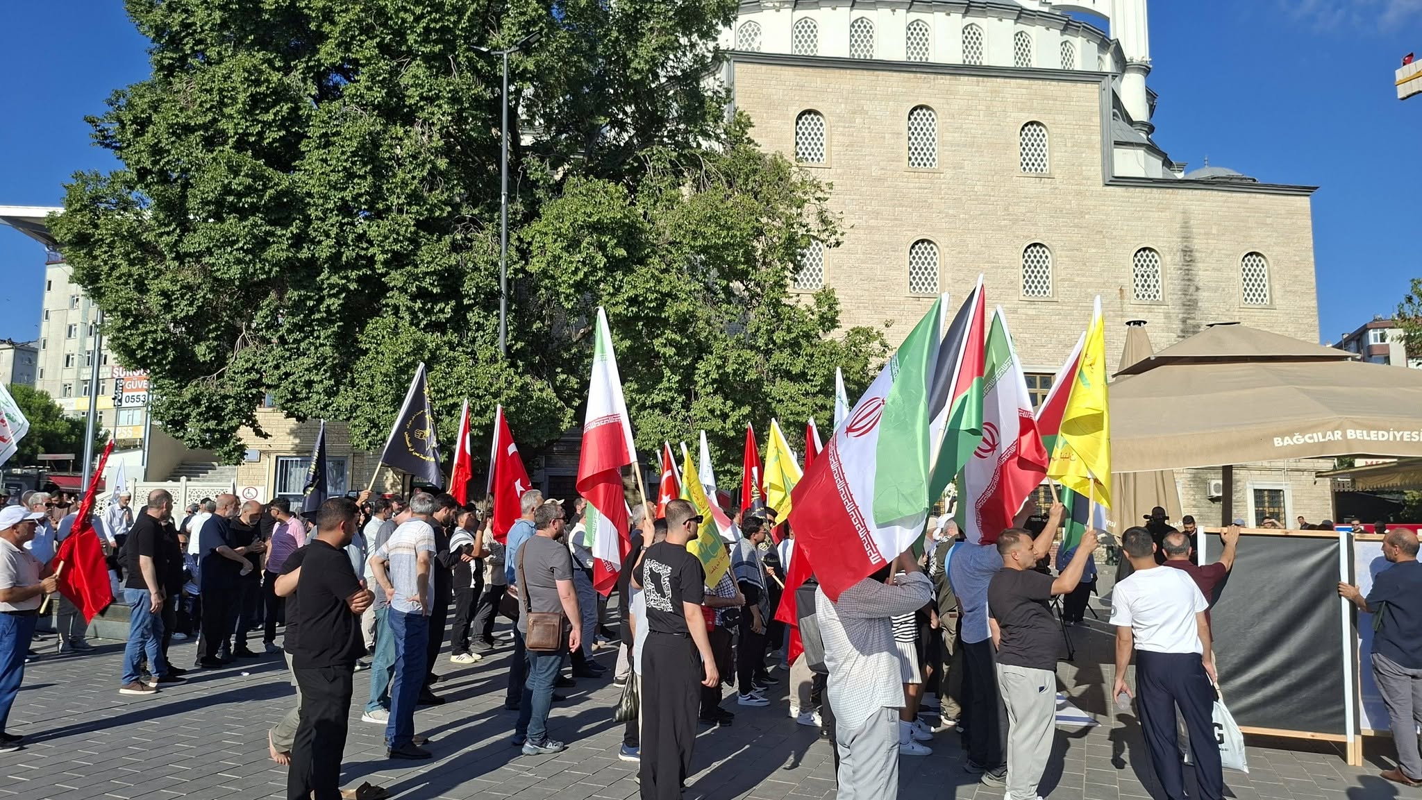 İstanbulda Ayətullah Xamenei üçün qiyabi cənazə namazı
