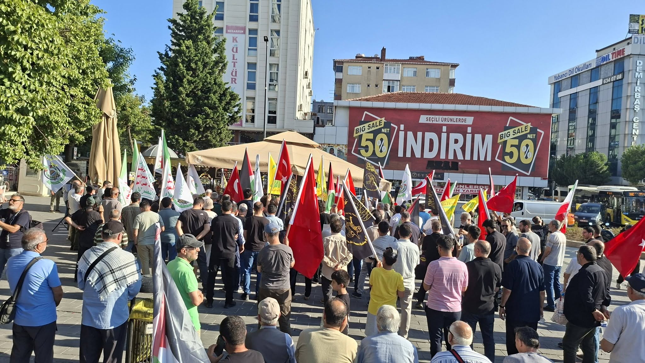 İstanbulda Ayətullah Xamenei üçün qiyabi cənazə namazı