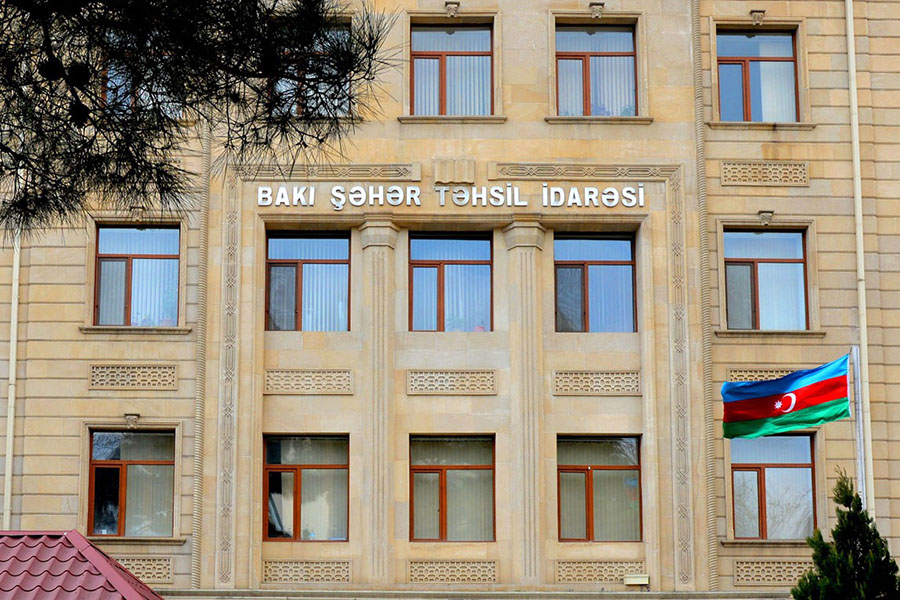 Jurnalistin övladının saçına irad bildirən müəllim töhmət alıb