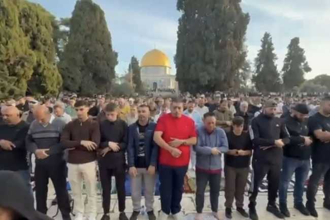140 min fələstinli Məscidül-Əqsada bayram namazı qılıb