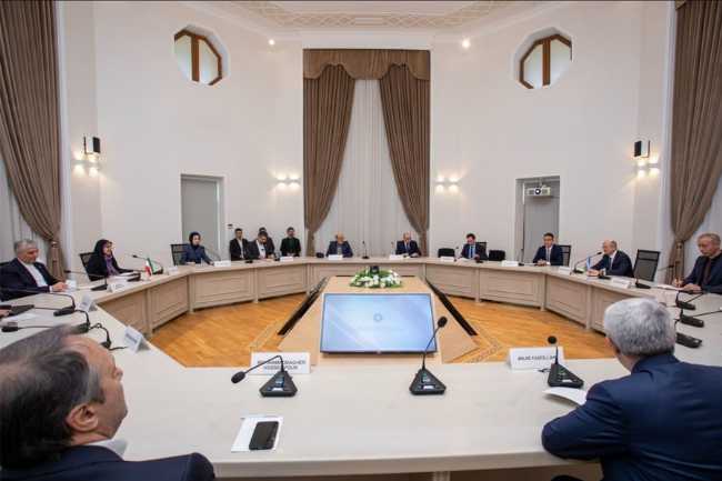 Azərbaycanla İran elektrik enerjisinin ixracı məsələsini müzakirə edib