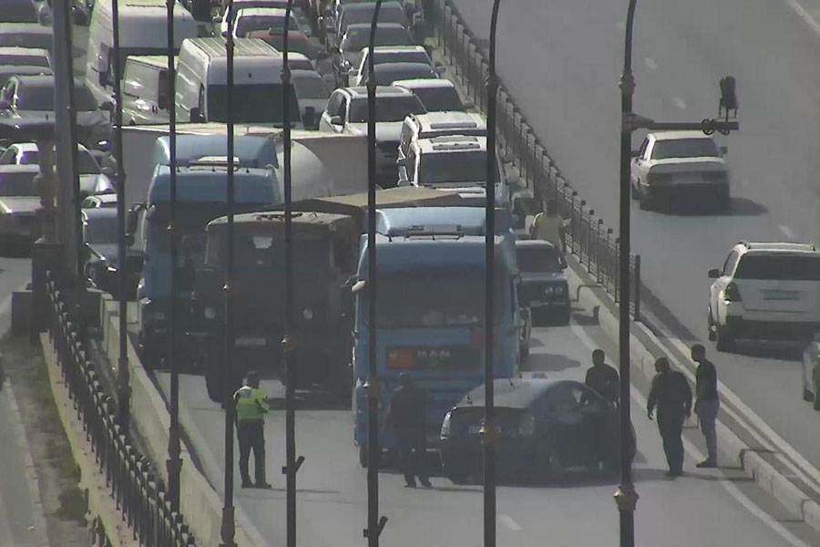 Bakıda qəza olub, yollarda sıxlıq yaranıb