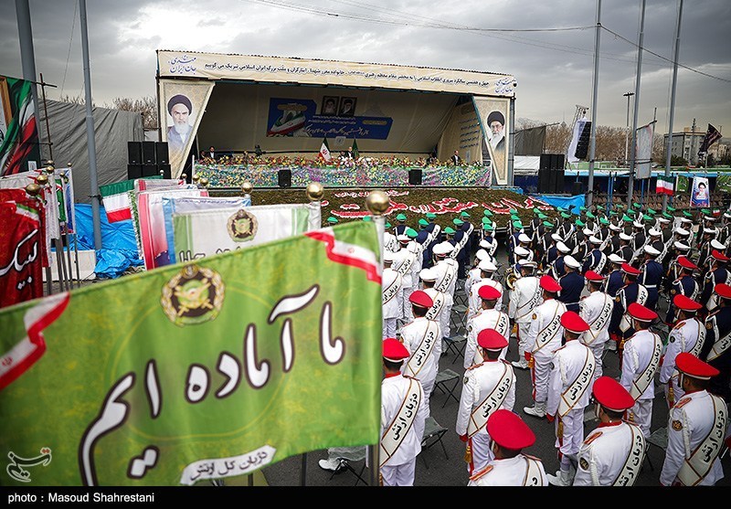 İran xalqı inqilabın qələbəsinin ildönümünü qeyd edir - FOTOLAR