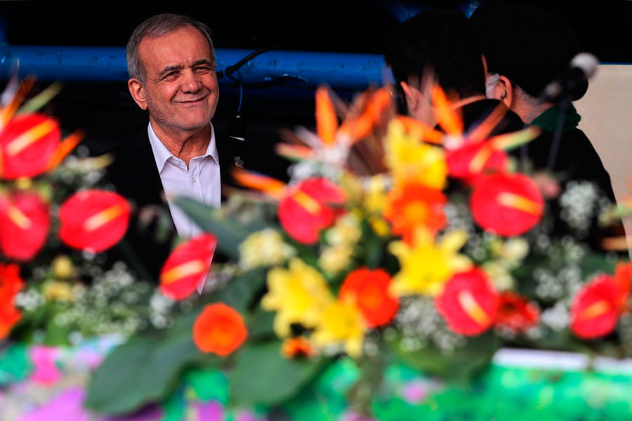 Pezeşkian mitinqdə Türkiyə, Azərbaycan və bir sıra ölkələrə təşəkkür etdi